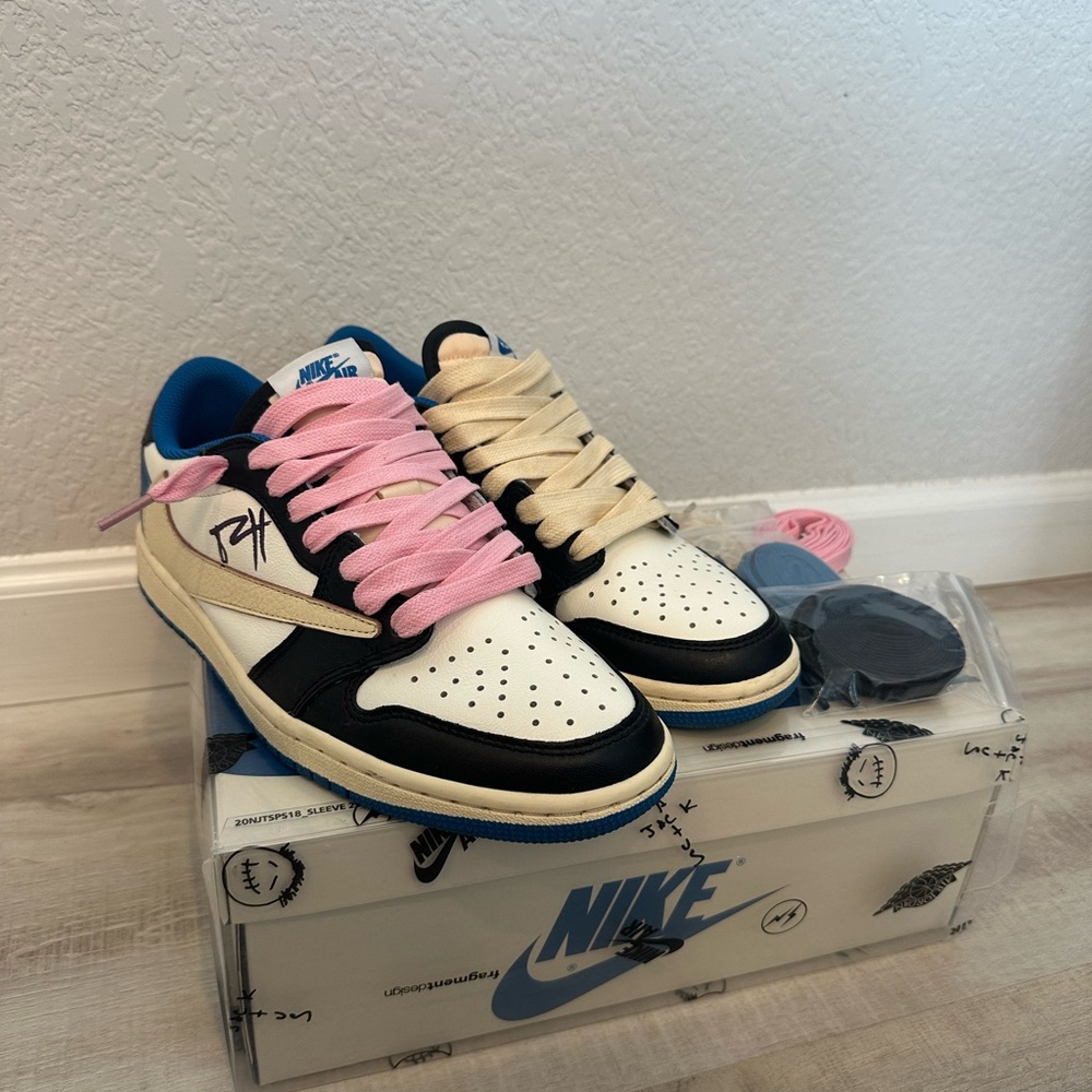 Signed jordan 1 travis scott fragment low